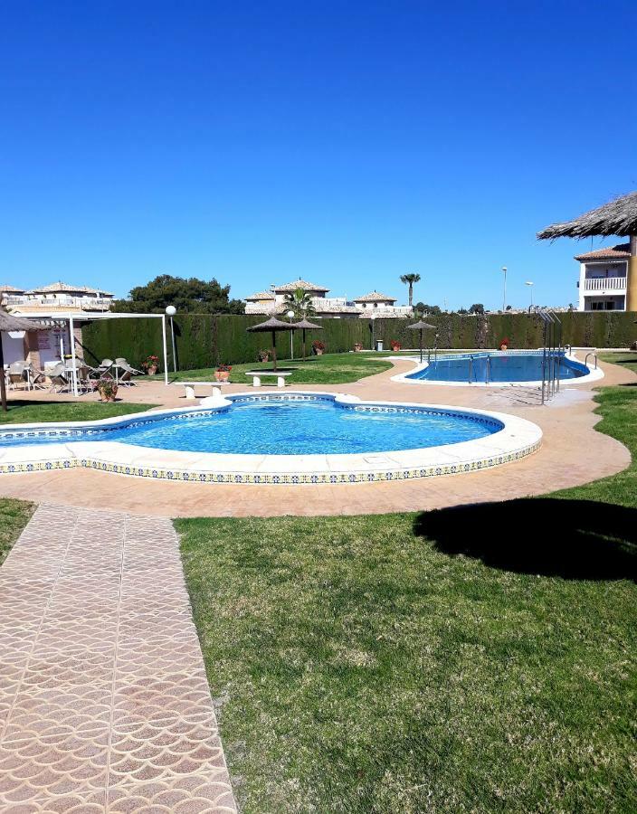 Fabulous Detached Large Villa 5 Bedrooms 3 Bathrooms Backing Onto Villamartin Golf Course Eksteriør bilde