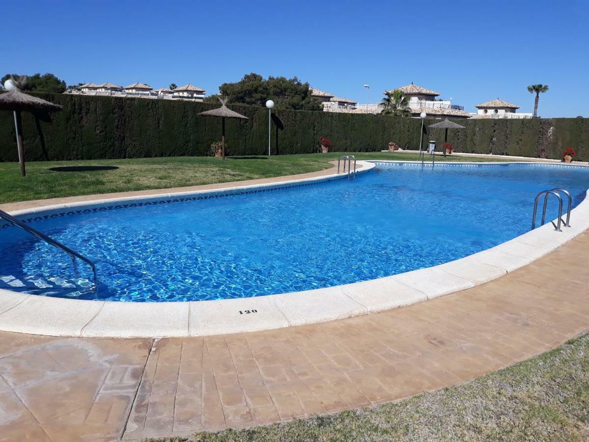 Fabulous Detached Large Villa 5 Bedrooms 3 Bathrooms Backing Onto Villamartin Golf Course Eksteriør bilde